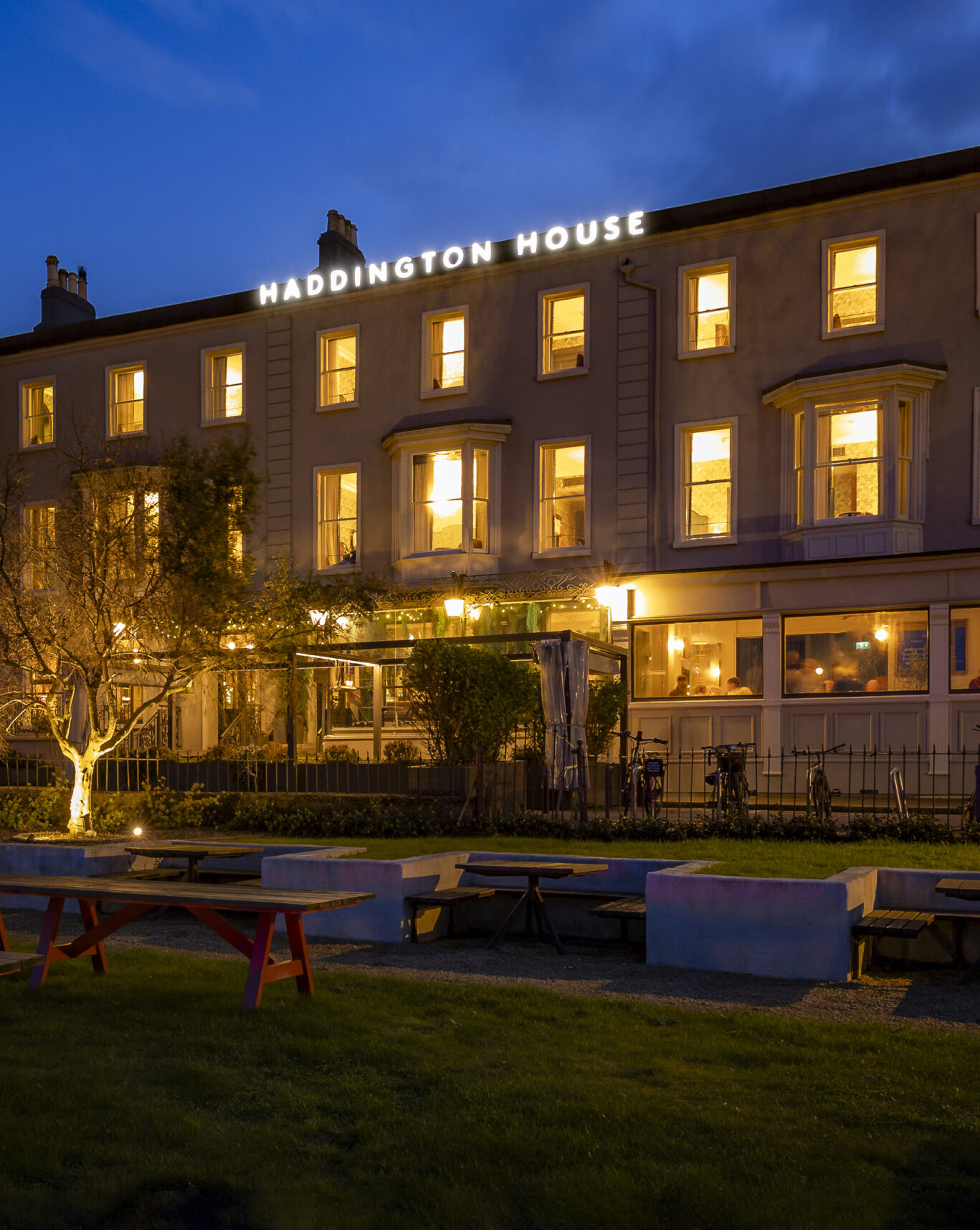 Haddington House Hotel, Dún Laoghaire exterior at night